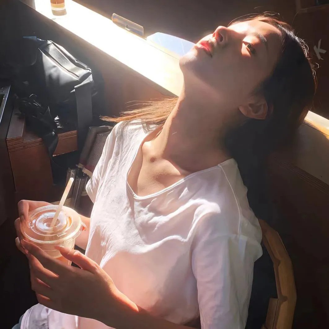 皇上，废后她又双叒掉马了